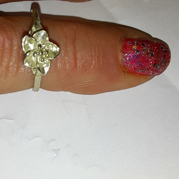 Ring - Picture 4 of 5